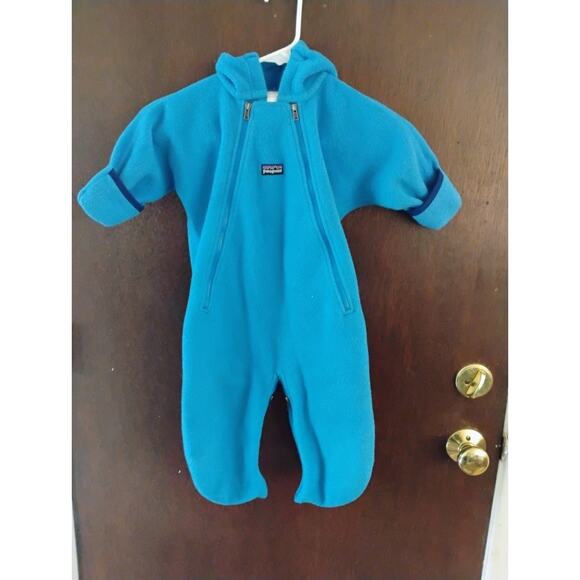 12 month blue Patagonia Fleece one piece Zip Up. With hood and removable mittens - Picture 1 of 16